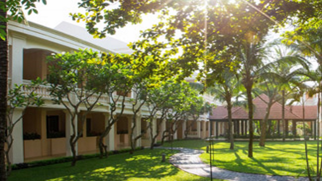 Deluxe Garden View Suite